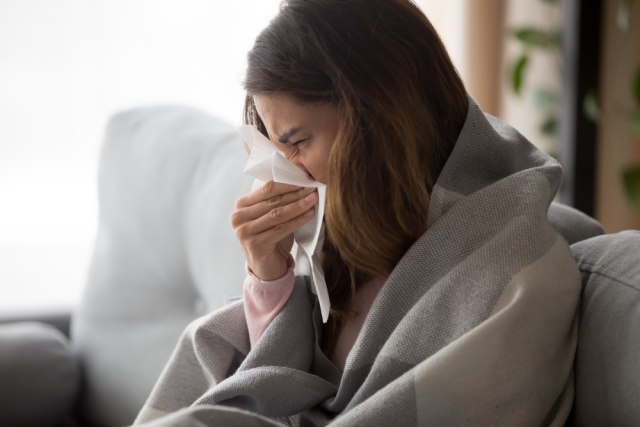 Novi simptom koronavirusa - može se lako pomešati sa običnom prehladom